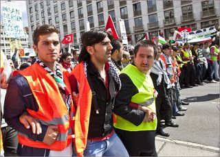 Молодежь настроена серьезно.