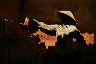 Кирпичный завод во Вьетнаме.