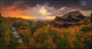 Киемидзу-дэра - буддийский храм,  один из самых популярных в Японии. Построен в 1633 году.