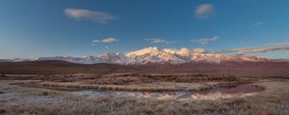 Наверху пожар уже закончился, а внизу всё еще царство льда и холода.