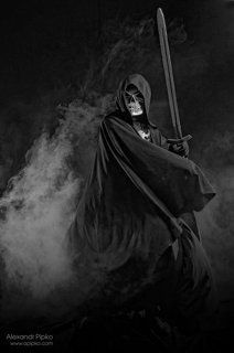 Фэнтезийный образ смерти. Студия. ЧБ.