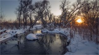 закат у реки