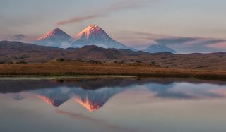 Вулканы Ключевская сопка, Камень и Безымянный.