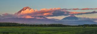 Корякский и Авачинский вулканы.