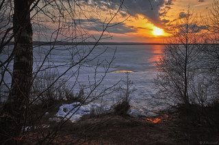 Улыбается небу земля...