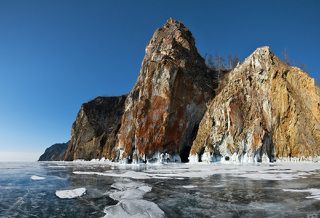 Скалы у подножия горы Раба. Остров Ольхон около посёлка Узуры
