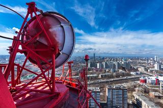 Вид на Екатеринбург с одного из самых высоких вооружений в городе - радио-релейной башни.