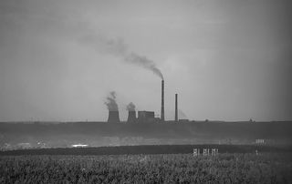 Вид на ТЭЦ-5 (Новосибирск) с вышки, расположенной в Академгородке