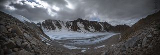 вид на ледник Ак-Сай с последней ступенки Коронского ледника:  пик. Симагина, пик.Свободная Корея, пик. Ак-Тоо, пик. Теке-Тор, пик. Бокс...