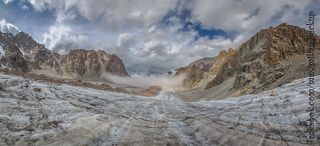 на спуске к Рацика, на леднике Ак-Сай, слева Теке-Тор и Бокс