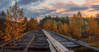 Покрытие моста в плачевном состоянии, но сама ферма хорошо сохранилась.