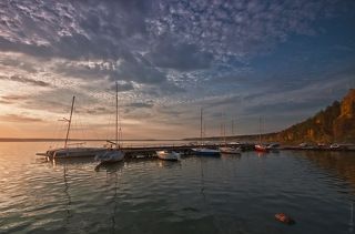 Пленяет парящая даль...