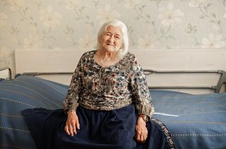 Жилякова Авеалина Андреевна,1928 г.р. Столь необычное имя получила от папы. Очень жизнерадостная,улыбчивая...Авеалина Андреевна долгое время была примой балериной Большого театра в Москве. Сейчас в своей комнате постоянно слушает арии,оперы и просто классическую музыку. Хорошо поет.По ее словам,безумно скучает по балету.