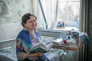 Зайцева Людмила Александровна,1948 г.р.При виде меня с камерой,Людмила Александровна очень смутилась и не сразу согласилась сниматься.Очень улыбчивая и светлая женщина.