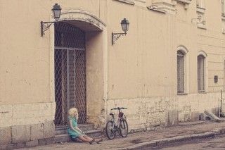 Но куклы взрослым больше не игрушки.