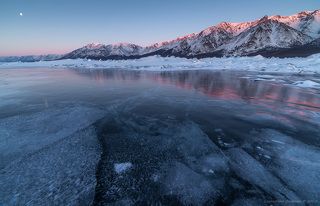 Но вот солнце дарит тепло верхушкам гор, и иллюзии покидают меня...