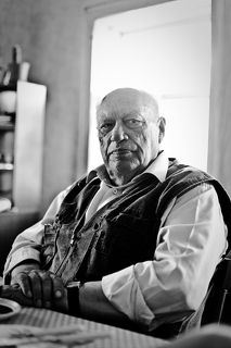 На протяжении уже более полувека этот человек посвящает себя во благо остальных