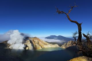 Вулкан Иджен