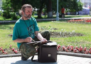 Художник был \