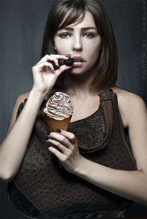 На фото:сумка из кожи страуса.