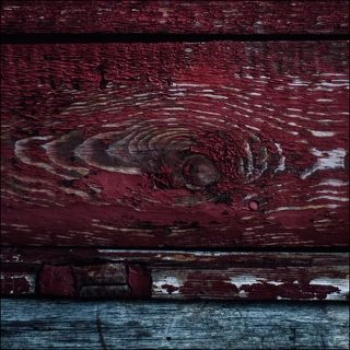 Горящий закат над тихим морем.

Без площадей вокзалов, станций,
Без этих всех цивилизаций.