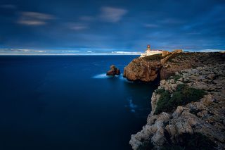 Маяк Farol do Cabo de São Vicente - это башня высотой 28 метров. Введен в эксплуатацию в октябре 1846 года.