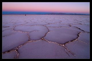 И только ранним утром,и поздним вечером,эти Салары превращаются в мистические места, будоража воображение....
Гранд Солар - самый крупный Солар Аргентиского высокогорья.