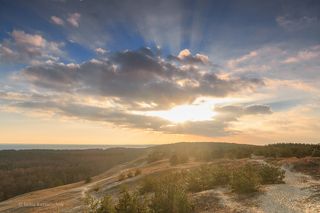 В сторону русской части парка и с видом на Европу...