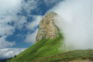 Малый Тхач в облаке