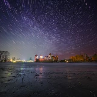 Лед - f/6,3 , t 180c , ISO 1600
Небо - f/4.0 , t 30c , ISO 6400 (6 кадров)