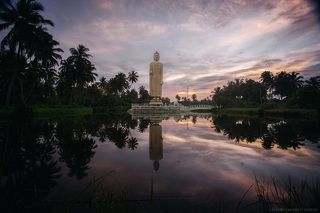 Находясь в свадебном путешествии по Шри-Ланке, не упускал возможность запечатлеть интересные места в режимное время.