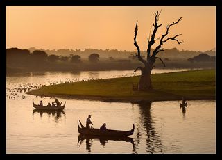 вечерний отдых на озере,в небольшом городке- Амарапура,что находится в 20 км от Мандалая.
Амарапура- один из центров буддизма,где проживает несколько тысяч монахов.