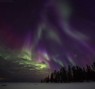 Всплеск фиолетового сияния.