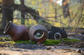 Причины катастрофы — плохо обученный персонал и неудовлетворительная конструкция реактора. В ночь аварии из-за радиационного отравления сразу погибли двое рабочих. Через несколько недель скончались ещё 28 человек. Авария на Чернобыльской АЭС известна, как самая страшная катастрофа, случившаяся по вине человека. По Международной шкале ядерных событий она оценивается по максимальному 7-му уровню и характеризуется как «тяжёлые последствия для здоровья человека и для окружающей среды».