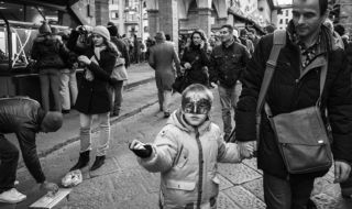 Человек в маске