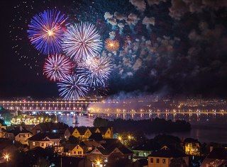 Праздничный салют в День победы