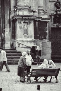 На лавочке...