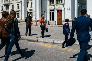 Тем временем в городе