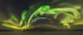 Полярное сияние над  Верхнетуломским Водохранилищем ночью с 6 на 7 января 2016 г. 

3D-Панорама: https://1panorama.ru/world/russia-1/murmanskaya-oblast-153/verxnetulomskoe-vodoxranilishhe-1078/verxnetulomskoe-vodoxranilishhe-pod-polyarnym-siyaniem-aktivnaya-faza-panorama8570