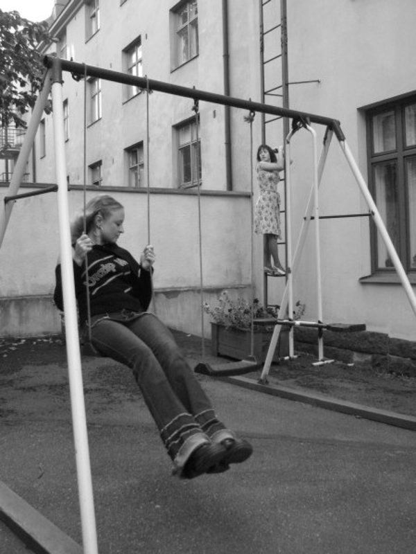 девушка, качели, лестница дело было вечером...photo preview