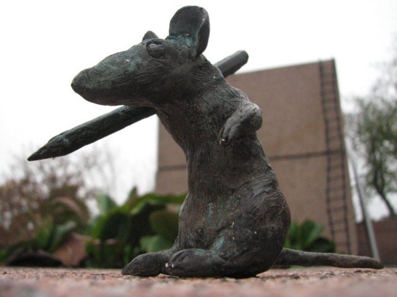 мышь, лестница Мудрая мышьphoto preview