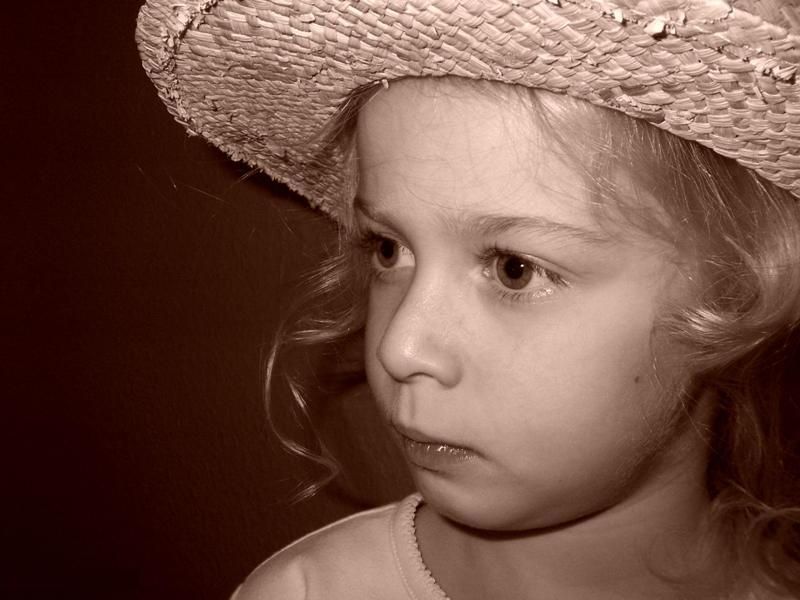 дети,портрет задумчивостьphoto preview