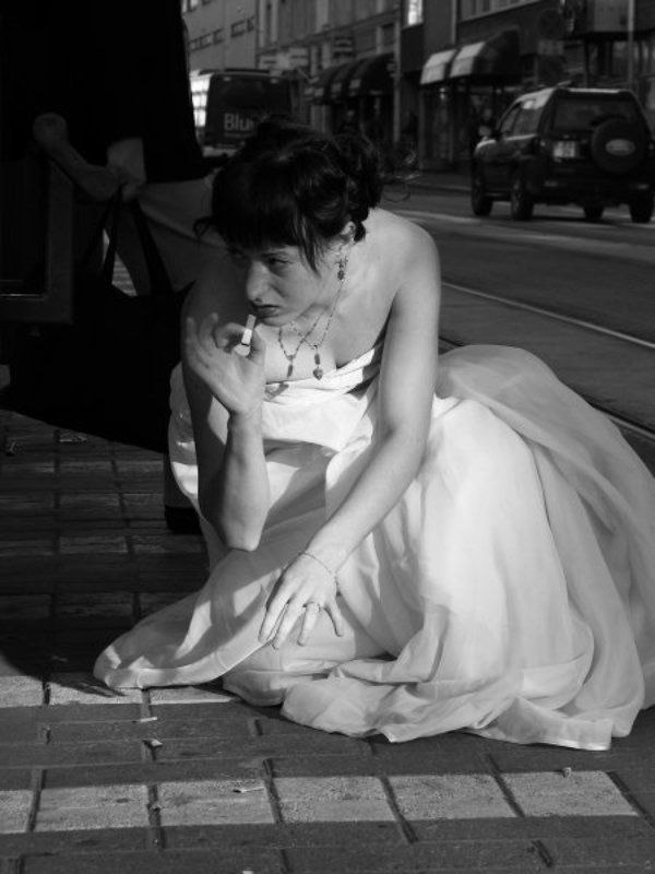 невеста куритьphoto preview