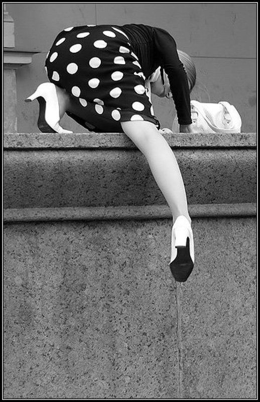 девушка, юбка, горошек, нога, поза, dyadyavasya Помогите модели спуститься на землюphoto preview