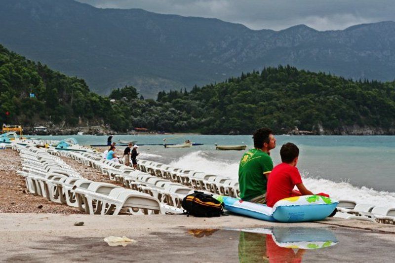 море, шторм,  люди, небо, черногория, takachi нелетная погодаphoto preview