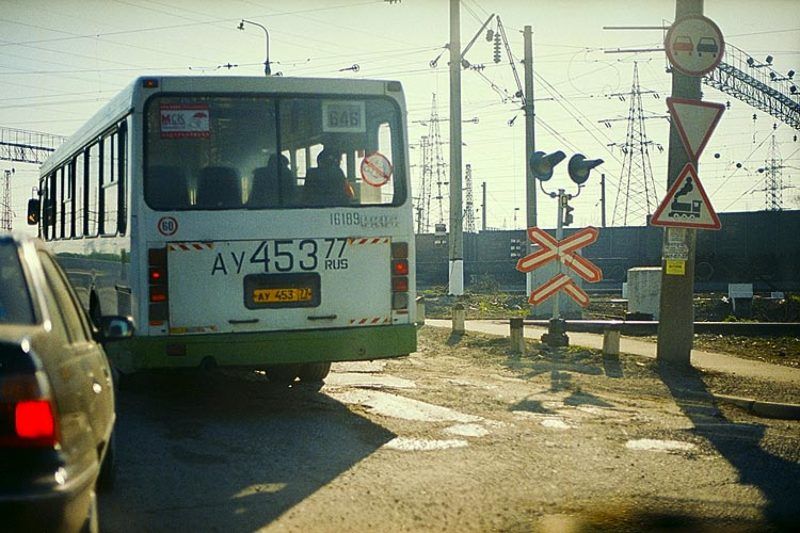 2006, canoneos300, ef50/1.8, цвет, город, москва, переезд, светофор, знак, столб, авто, автобус, номер, провода, тень, свет, bus, car, color, moscow, ligth, shadow, number, sign никто ничего не знаетphoto preview
