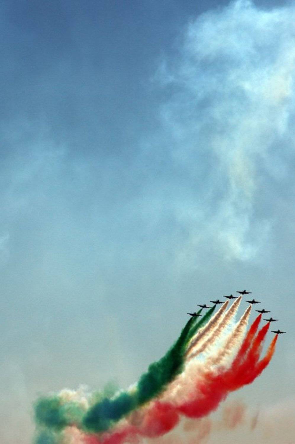 Итальянцы в небе. Автор: Денис Клюев фотография, самолет, италия, красота, триколор, фреччетрикороре, Денис Клюев, Денис Клюев