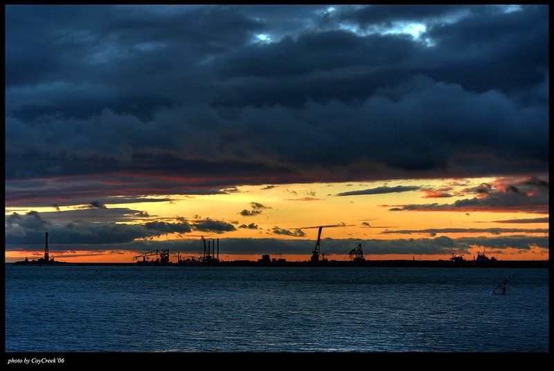 Питер, тучи, закат непогода на Финскомphoto preview