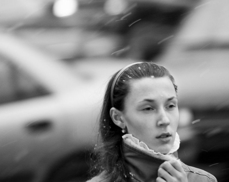 девушка, снег, движение Снег в лицоphoto preview