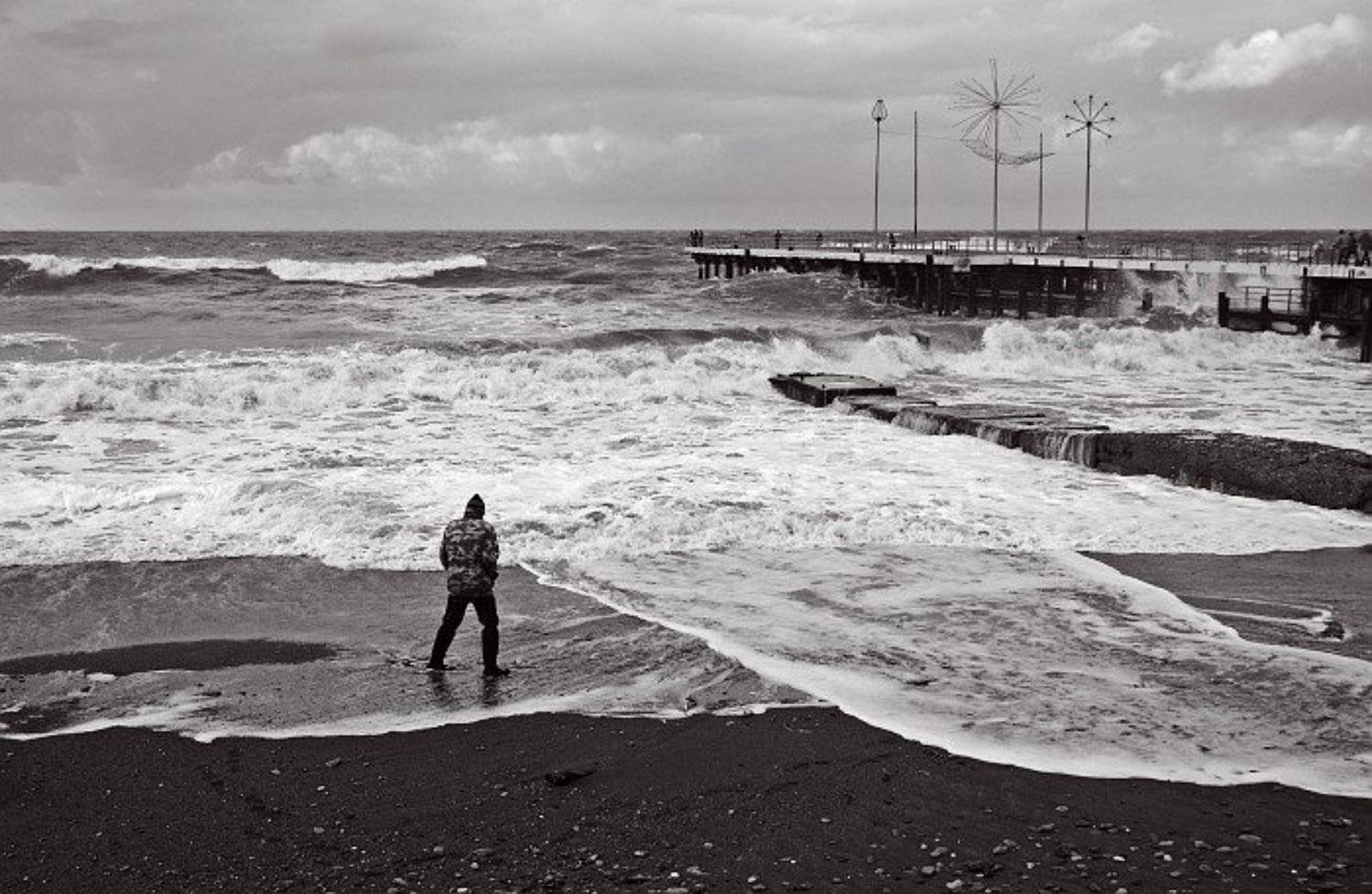 не сезон. Автор: Kaiser Sozo осень, море, шторм,, Kaiser Sozo